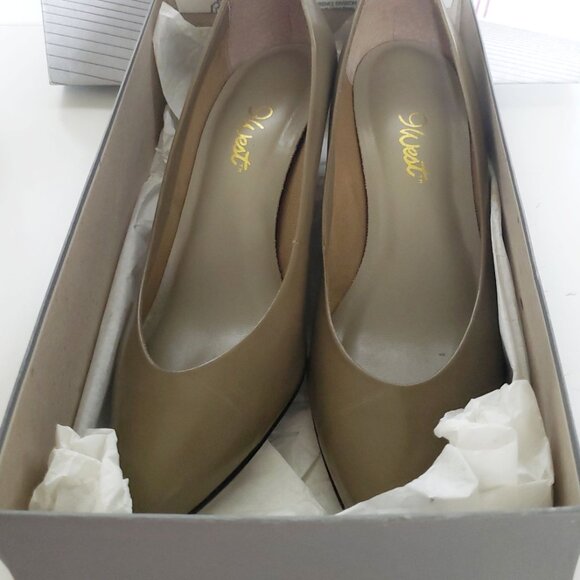 👠 9 West Khaki Leather Pumps - Classic & Comfortable (Size 6.5M) - Picture 10 of 14
